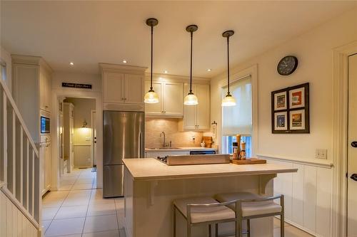 113 Dufferin Avenue, Brantford, ON - Indoor Photo Showing Kitchen With Upgraded Kitchen