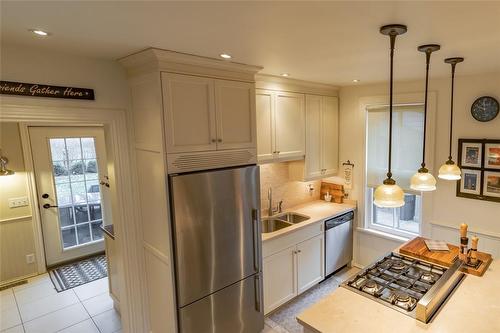 113 Dufferin Avenue, Brantford, ON - Indoor Photo Showing Kitchen With Double Sink