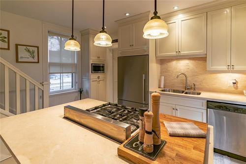 113 Dufferin Avenue, Brantford, ON - Indoor Photo Showing Kitchen With Double Sink With Upgraded Kitchen