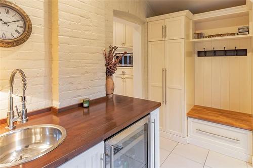 113 Dufferin Avenue, Brantford, ON - Indoor Photo Showing Kitchen