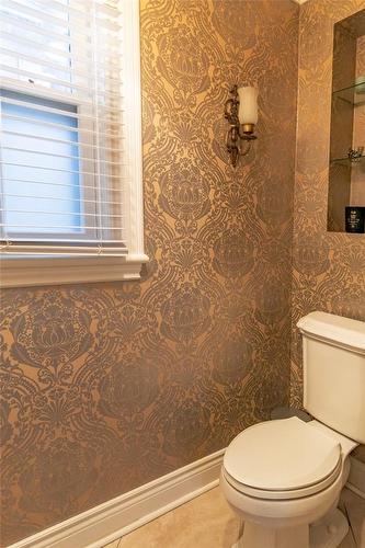 113 Dufferin Avenue, Brantford, ON - Indoor Photo Showing Bathroom