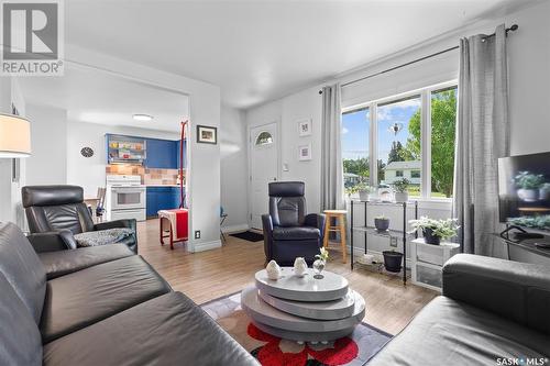 503 Hilliard Street W, Saskatoon, SK - Indoor Photo Showing Living Room