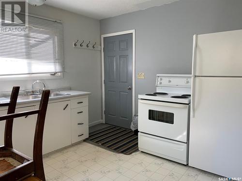 191 5Th Street E, Shaunavon, SK - Indoor Photo Showing Kitchen