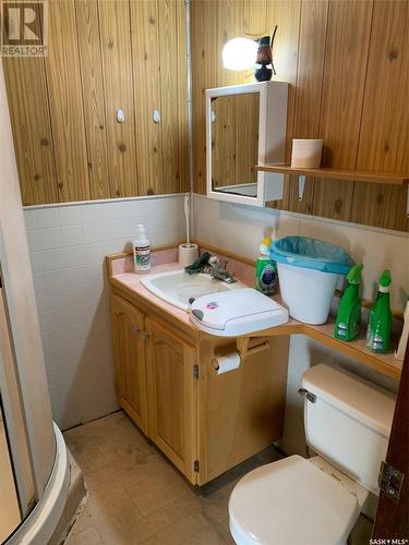 191 5Th Street E, Shaunavon, SK - Indoor Photo Showing Bathroom