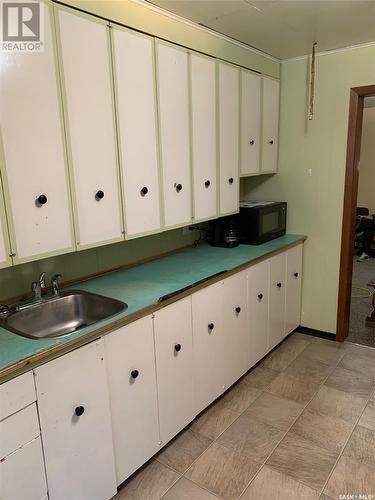 191 5Th Street E, Shaunavon, SK - Indoor Photo Showing Kitchen