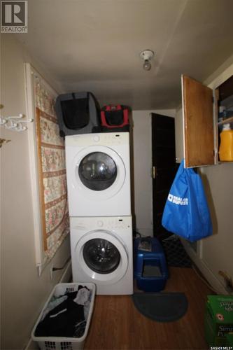 431 1St Street W, Shaunavon, SK - Indoor Photo Showing Laundry Room