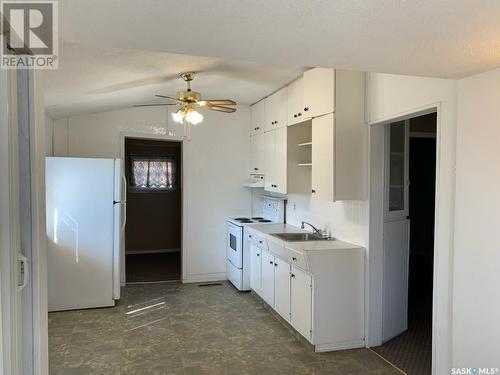 355 3Rd Street E, Shaunavon, SK - Indoor Photo Showing Kitchen