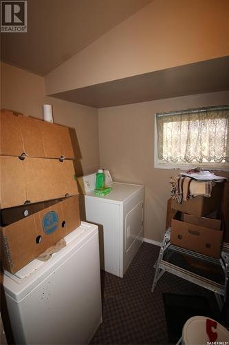 355 3Rd Street E, Shaunavon, SK - Indoor Photo Showing Laundry Room