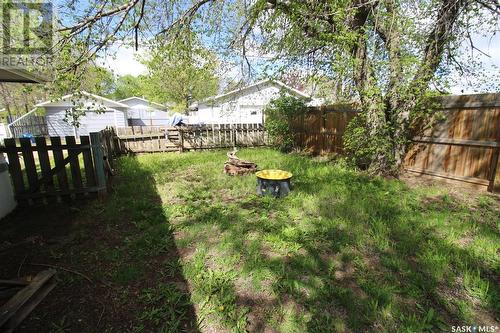 355 3Rd Street E, Shaunavon, SK - Outdoor With Backyard