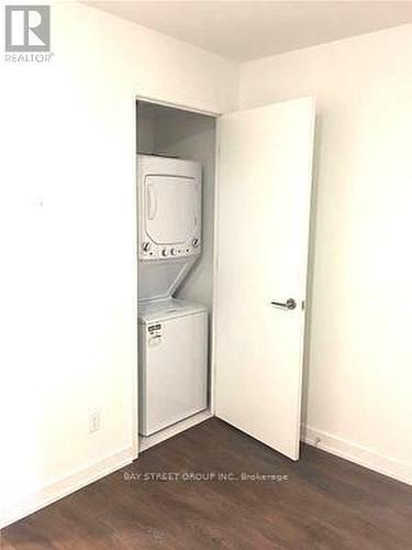 2811 - 501 Yonge Street, Toronto, ON - Indoor Photo Showing Laundry Room