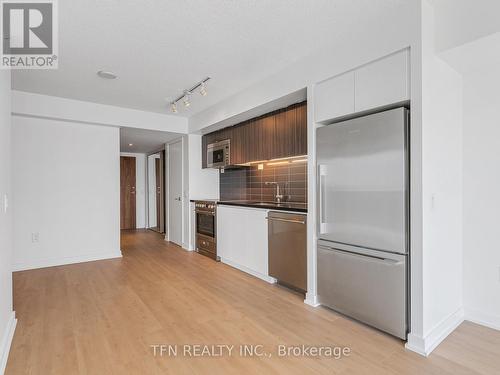 1103 - 75 Queens Wharf Road, Toronto (Waterfront Communities), ON - Indoor Photo Showing Kitchen