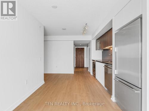 1103 - 75 Queens Wharf Road, Toronto (Waterfront Communities), ON - Indoor Photo Showing Kitchen