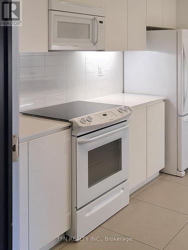 1103 - 75 Queens Wharf Road, Toronto (Waterfront Communities), ON - Indoor Photo Showing Kitchen