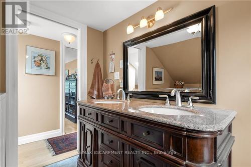 3050 Poplar Avenue, Fort Erie, ON - Indoor Photo Showing Bathroom