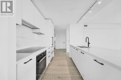 1603 - 33 Frederick Todd Way, Toronto (Thorncliffe Park), ON - Indoor Photo Showing Kitchen