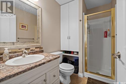 938 Laycoe Crescent, Saskatoon, SK - Indoor Photo Showing Bathroom