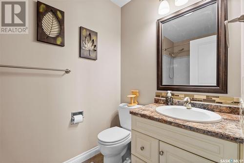 938 Laycoe Crescent, Saskatoon, SK - Indoor Photo Showing Bathroom