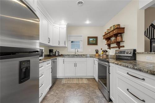 3050 Poplar Avenue, Ridgeway, ON - Indoor Photo Showing Kitchen With Upgraded Kitchen