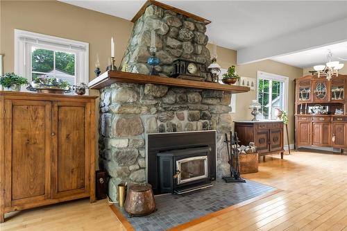 3050 Poplar Avenue, Ridgeway, ON - Indoor Photo Showing Living Room With Fireplace