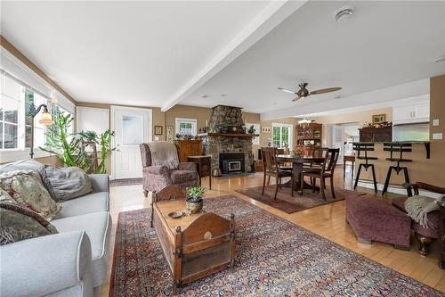 3050 Poplar Avenue, Ridgeway, ON - Indoor Photo Showing Living Room With Fireplace