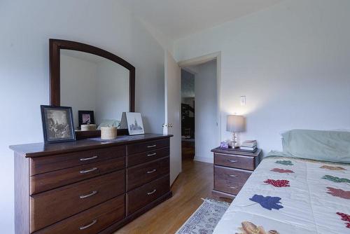 385 East 43Rd Street, Hamilton, ON - Indoor Photo Showing Bedroom