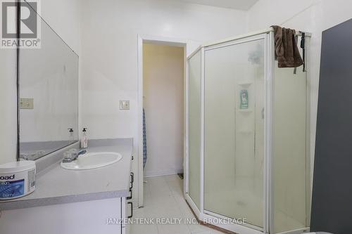 219 Talbot Street E, Aylmer, ON - Indoor Photo Showing Bathroom