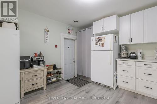 219 Talbot Street E, Aylmer, ON - Indoor Photo Showing Kitchen