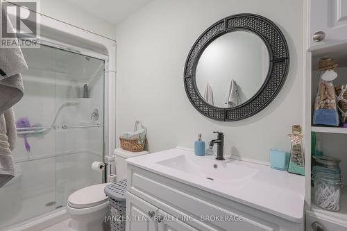 219 Talbot Street E, Aylmer, ON - Indoor Photo Showing Bathroom