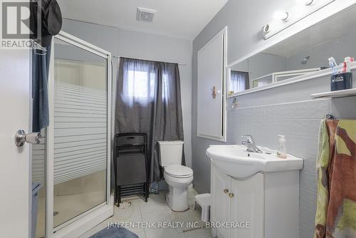 219 Talbot Street E, Aylmer, ON - Indoor Photo Showing Bathroom