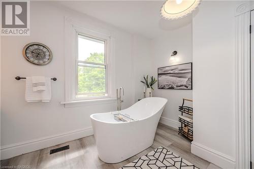 5550 11Th Line, Minto Twp, ON - Indoor Photo Showing Bathroom