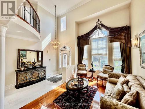 2139 Helmsley Avenue, Oakville (West Oak Trails), ON - Indoor Photo Showing Living Room