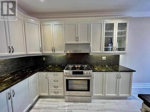 2139 Helmsley Avenue, Oakville (West Oak Trails), ON - Indoor Photo Showing Kitchen