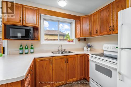 4 Fairfield Avenue, Brampton, ON - Indoor Photo Showing Kitchen With Double Sink