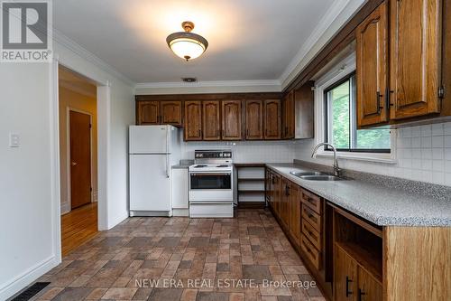 1553 Wembury Road, Mississauga (Lorne Park), ON - Indoor Photo Showing Kitchen With Double Sink