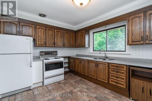 1553 Wembury Road, Mississauga (Lorne Park), ON - Indoor Photo Showing Kitchen With Double Sink