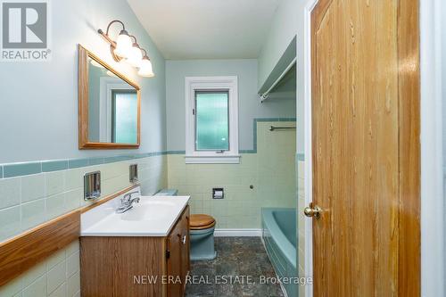 1553 Wembury Road, Mississauga (Lorne Park), ON - Indoor Photo Showing Bathroom