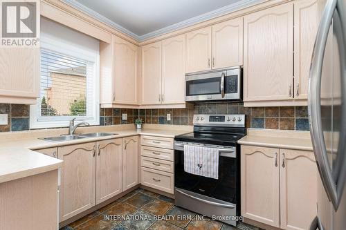 12 Giotto Crescent, Vaughan (Maple), ON - Indoor Photo Showing Kitchen With Double Sink