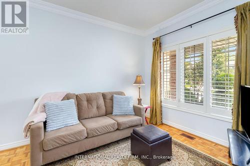 12 Giotto Crescent, Vaughan (Maple), ON - Indoor Photo Showing Living Room