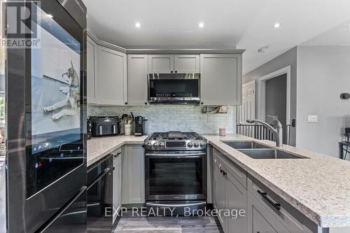 1059 Park Place, Innisfil, ON - Indoor Photo Showing Kitchen With Double Sink With Upgraded Kitchen