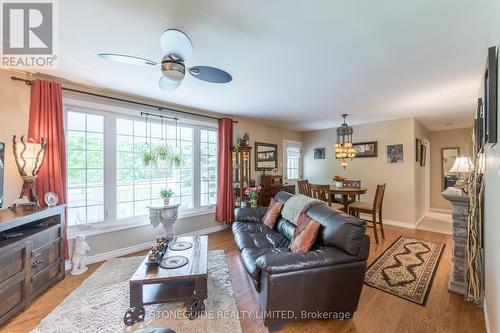 1567 Hwy 7A, Kawartha Lakes, ON - Indoor Photo Showing Living Room