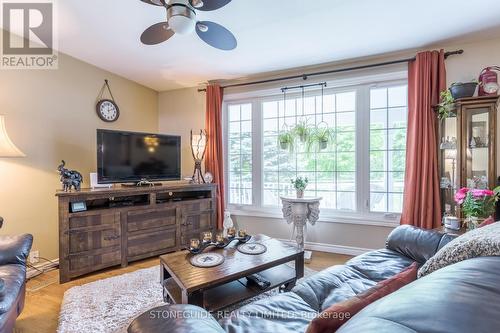 1567 Hwy 7A, Kawartha Lakes, ON - Indoor Photo Showing Living Room