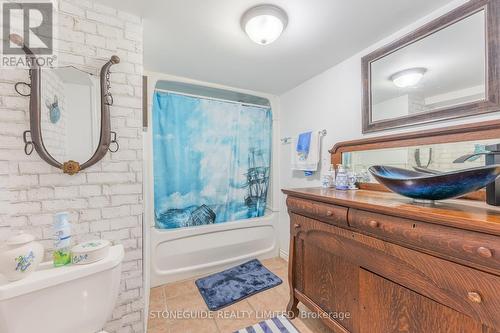 1567 Hwy 7A, Kawartha Lakes, ON - Indoor Photo Showing Bathroom
