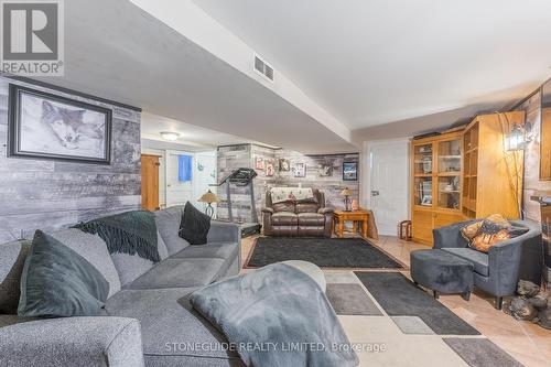 1567 Hwy 7A, Kawartha Lakes, ON - Indoor Photo Showing Living Room