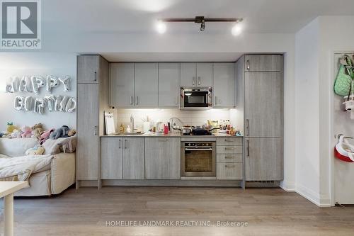 810 - 77 Mutual Street, Toronto (Church-Yonge Corridor), ON - Indoor Photo Showing Kitchen With Upgraded Kitchen