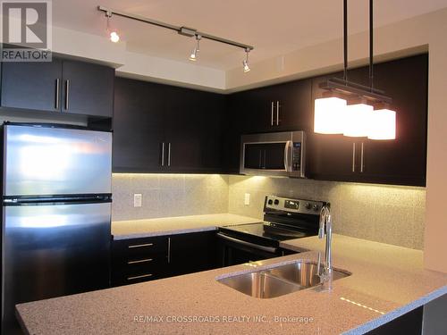 709 - 676 Sheppard Avenue E, Toronto (Bayview Village), ON - Indoor Photo Showing Kitchen With Double Sink With Upgraded Kitchen