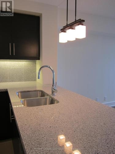 709 - 676 Sheppard Avenue E, Toronto (Bayview Village), ON - Indoor Photo Showing Kitchen With Double Sink