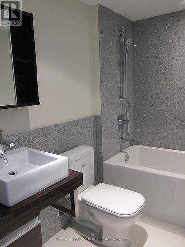 709 - 676 Sheppard Avenue E, Toronto (Bayview Village), ON - Indoor Photo Showing Bathroom