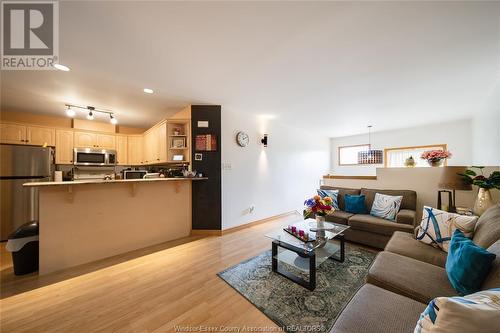 1260 Settlers Street, Windsor, ON - Indoor Photo Showing Living Room