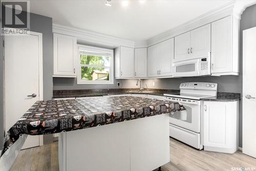 850 Samuels Crescent N, Regina, SK - Indoor Photo Showing Kitchen