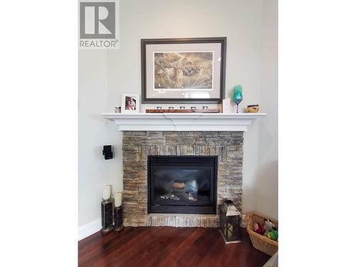 3047 Hilton Drive, Merritt, BC - Indoor Photo Showing Living Room With Fireplace